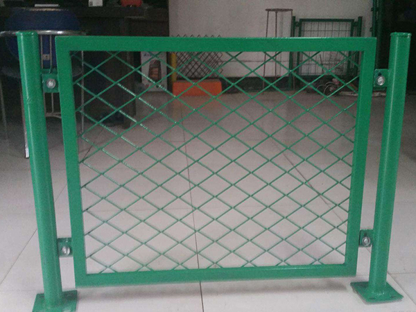 钢板网护栏图片2